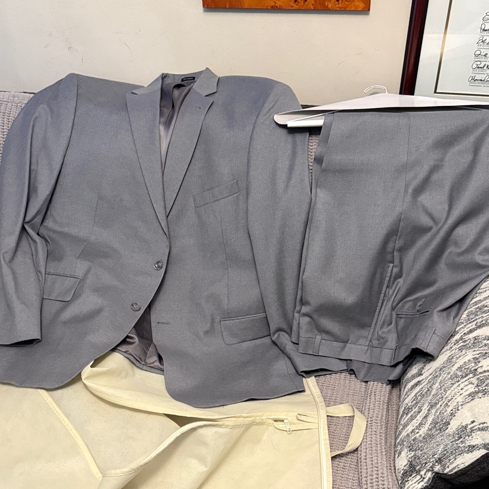 Joseph Abboud Charcoal Gray Men's Suit